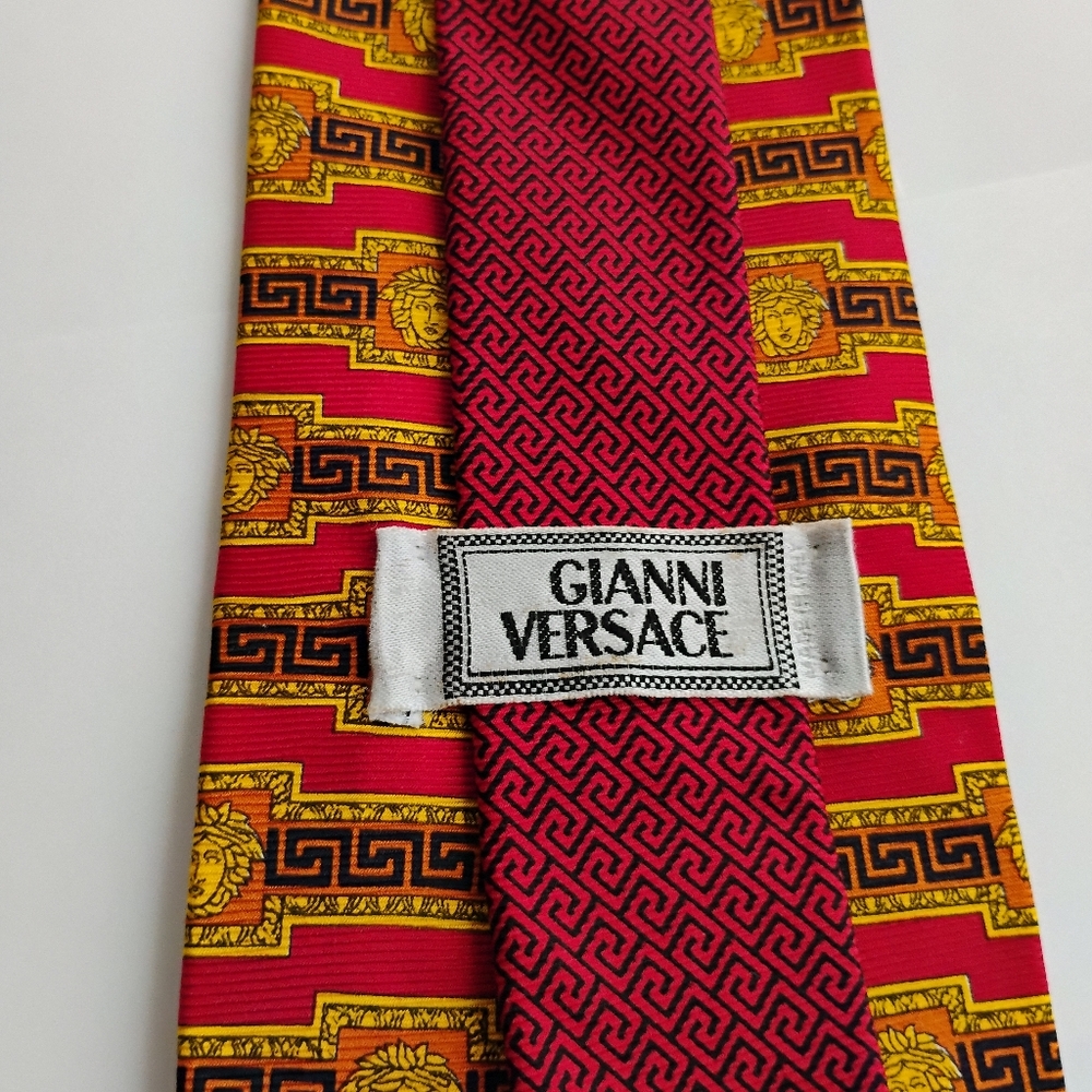 Vtg Versace Medusa luxury silk tie made in Italy